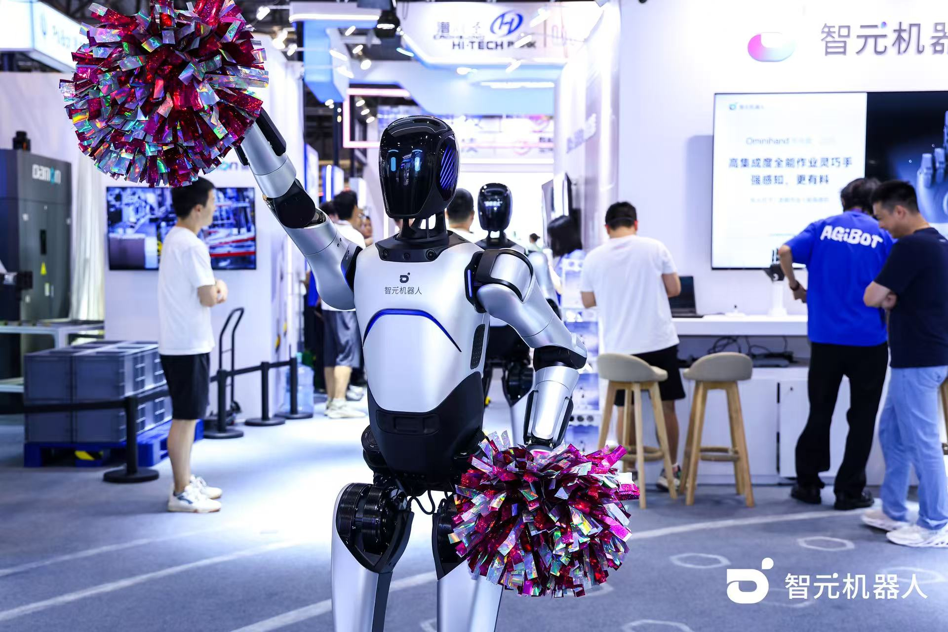 28圈机器人 WAIC 首日展台火爆，机器...